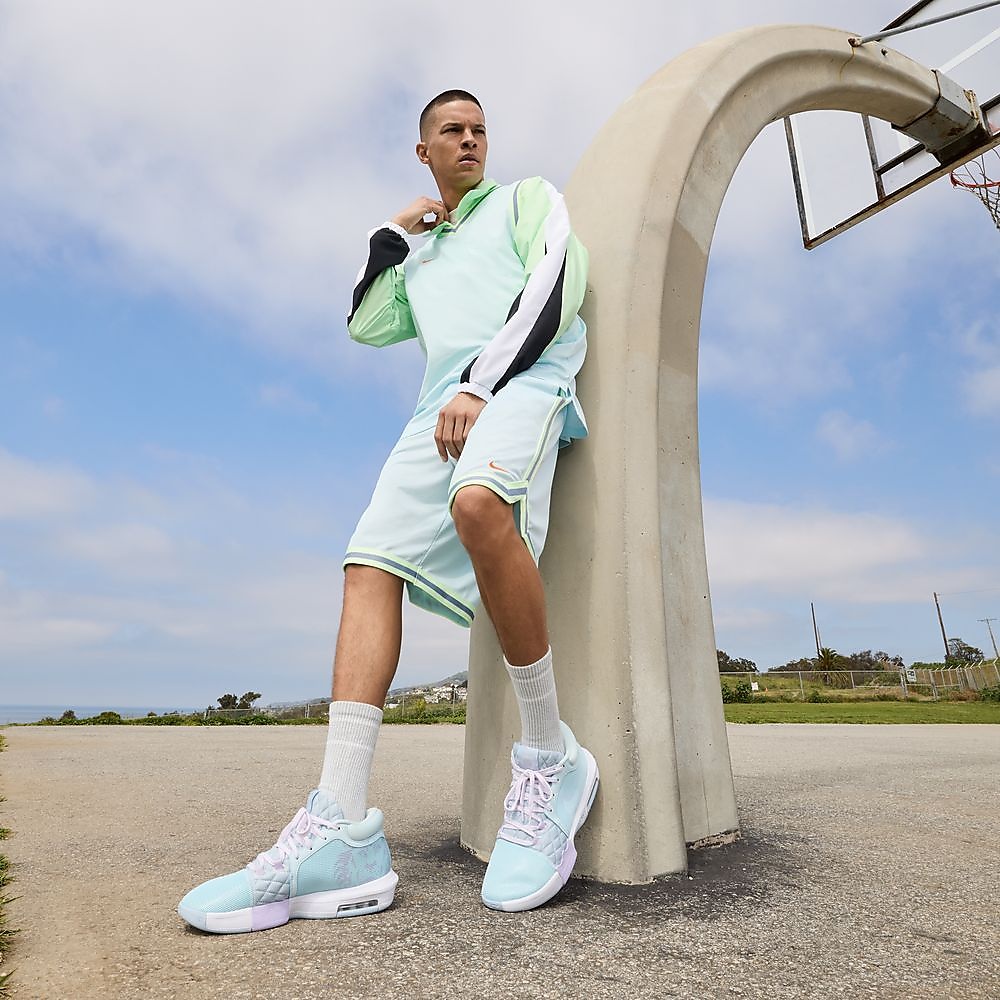 ナイキ レブロン ウィットネス VIII EP