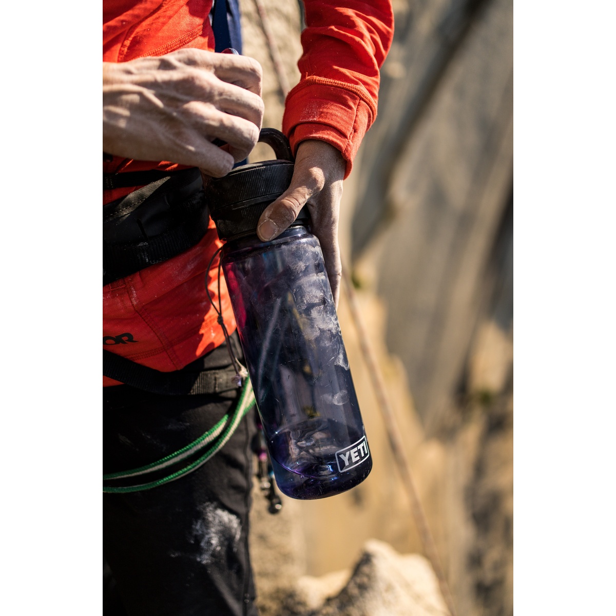 YONDER 750 ml WATER BOTTLE WITH CHUG CAP
