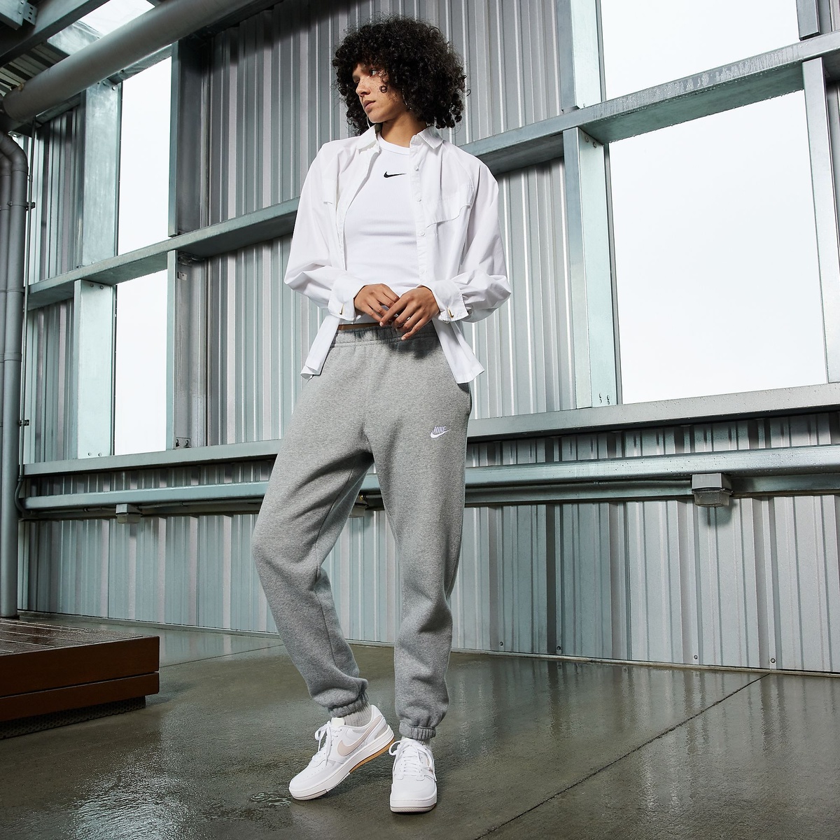 ナイキ ウィメンズ ガンマ フォース