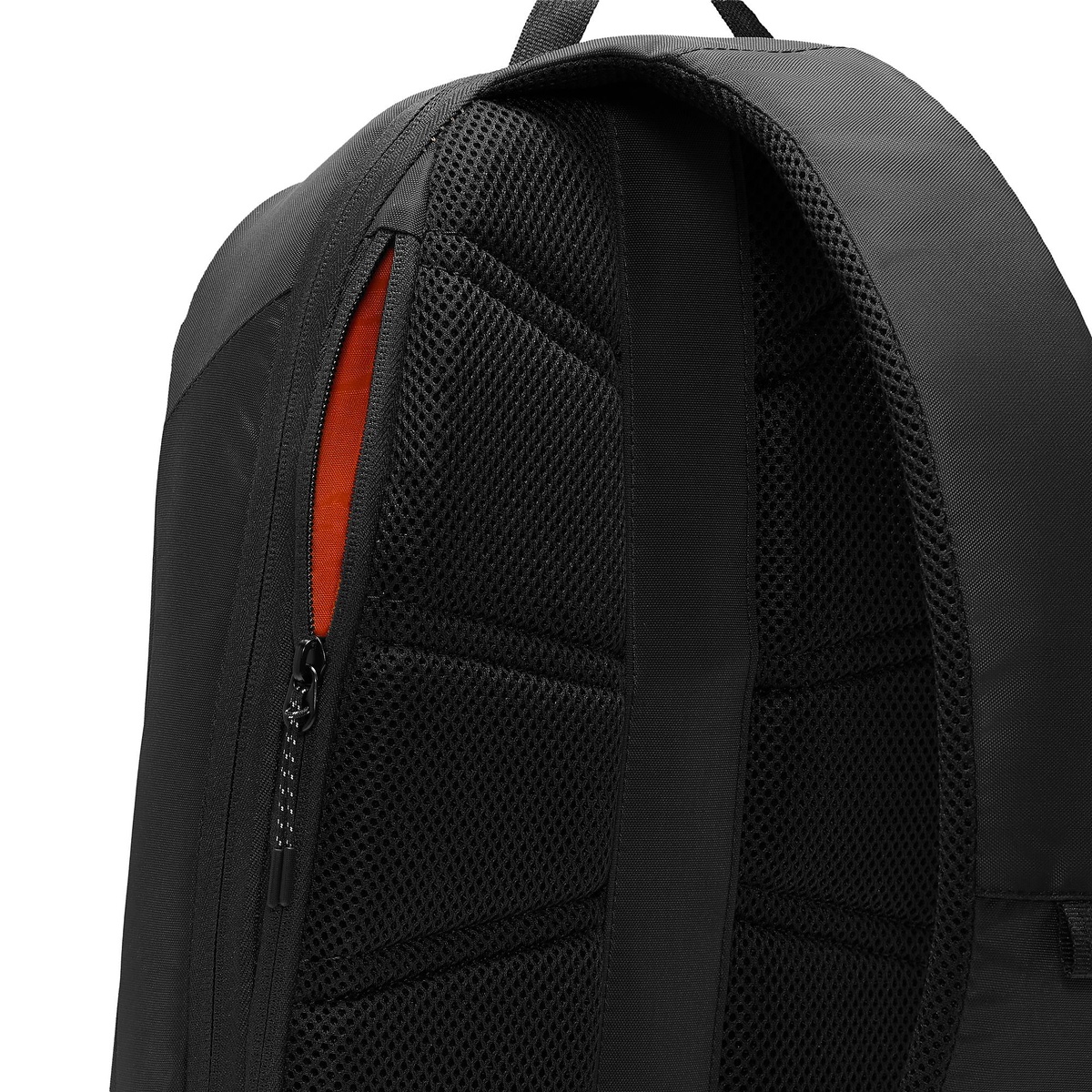 ナイキ NSW コミュート スリング バッグ