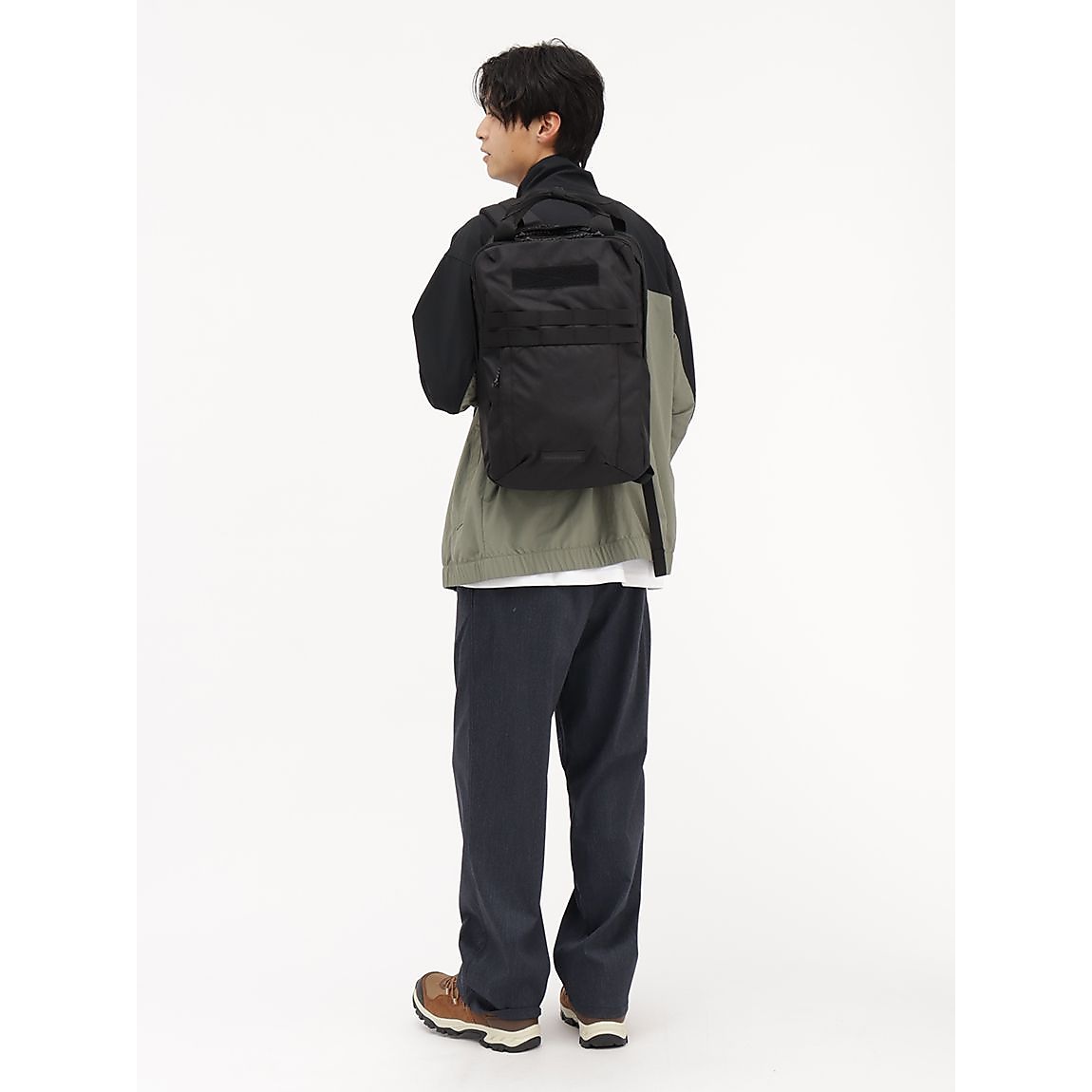 バックパック １７L