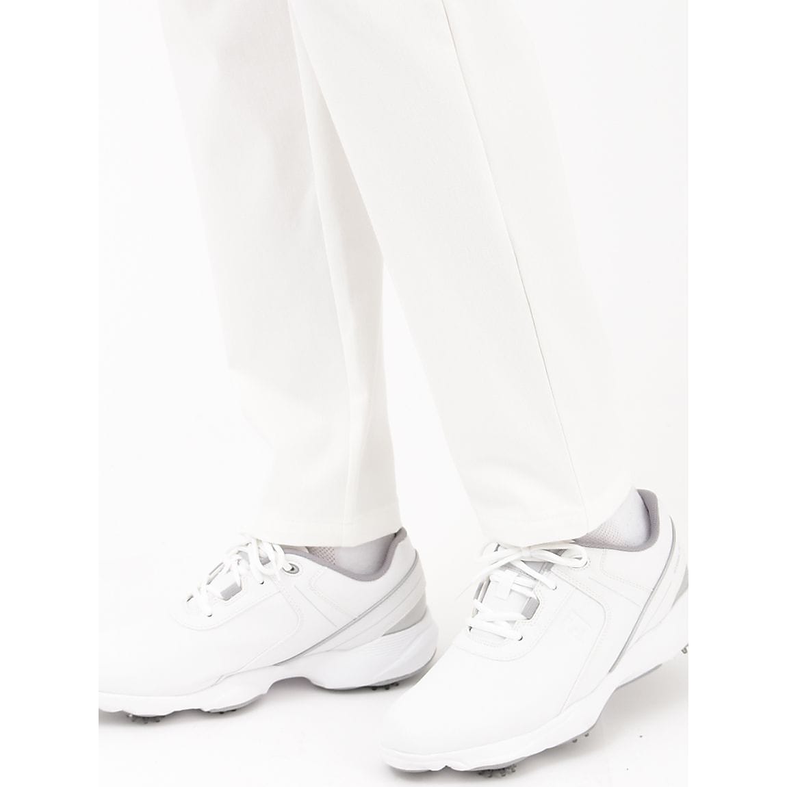 テーパードパンツ