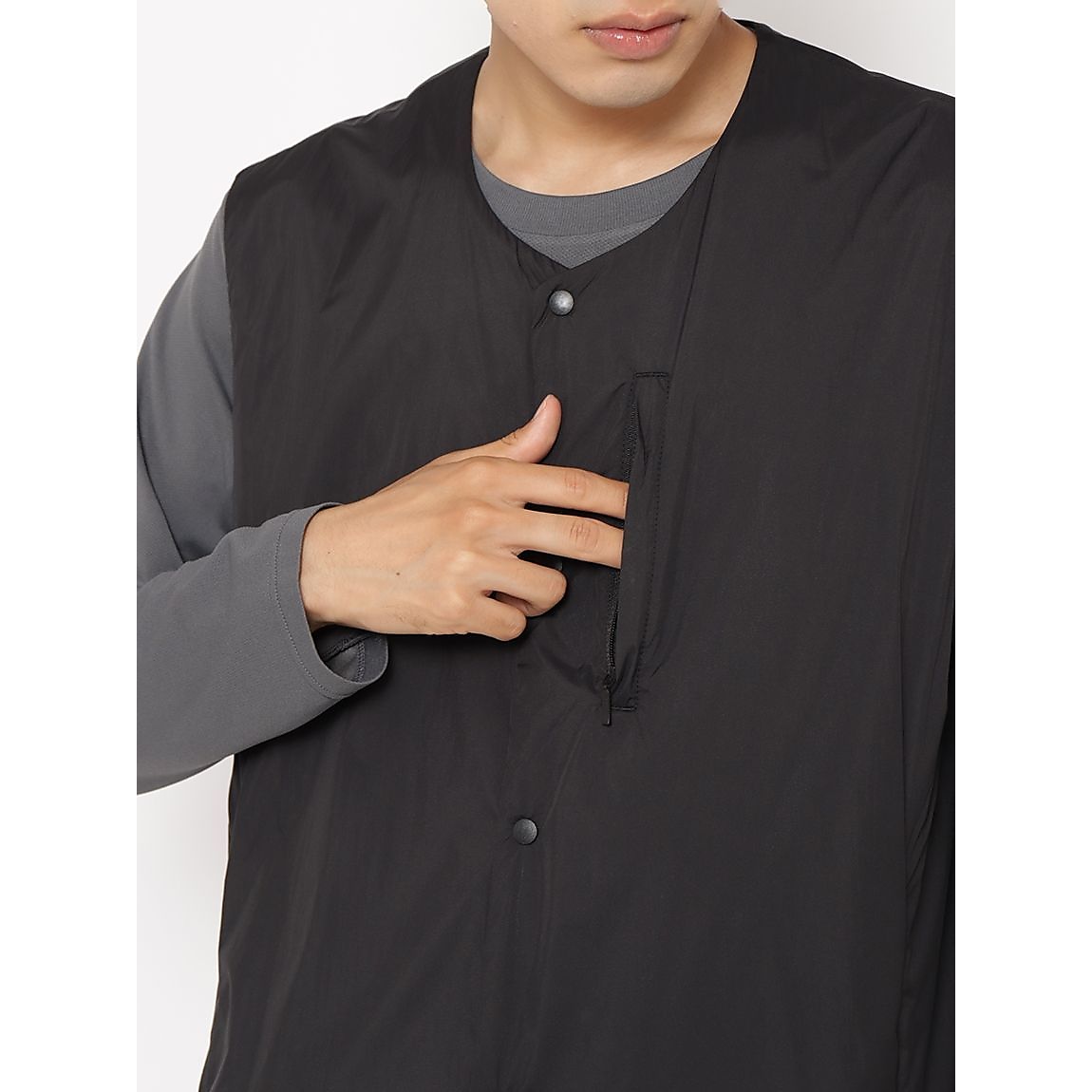 トリニティエアリー ノーカラーベストMENS