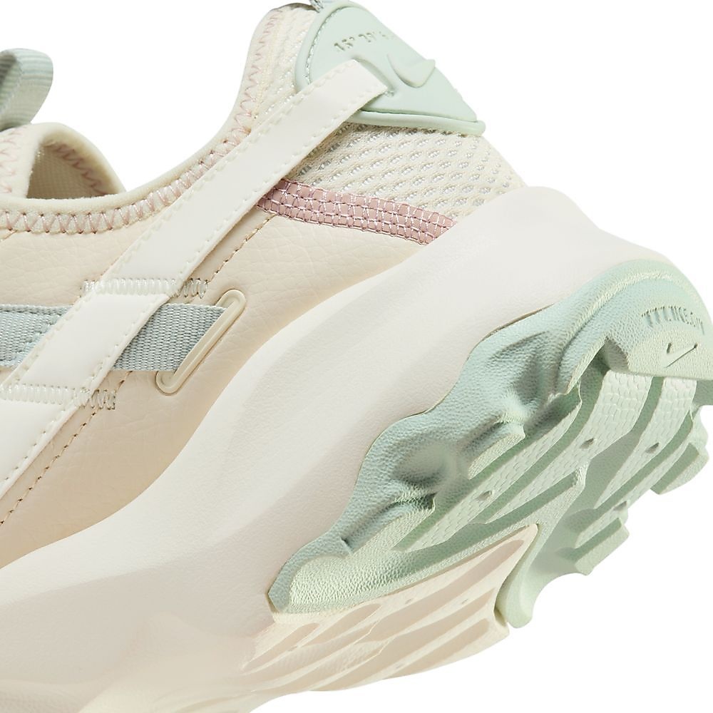 ナイキ ウィメンズ TC 7900