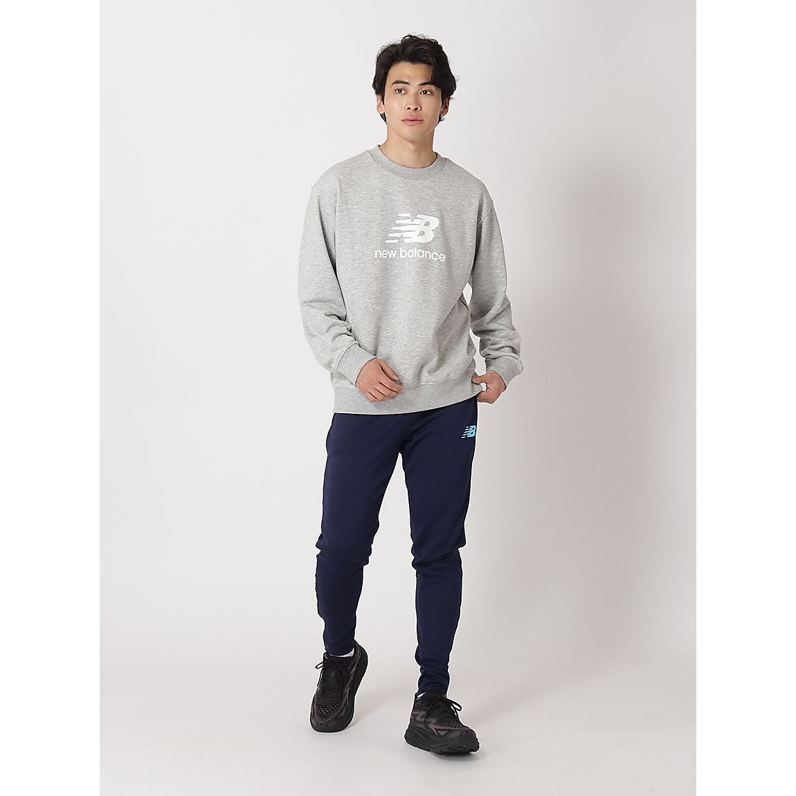 Sport Essentials Stacked Logo スウェットクルー