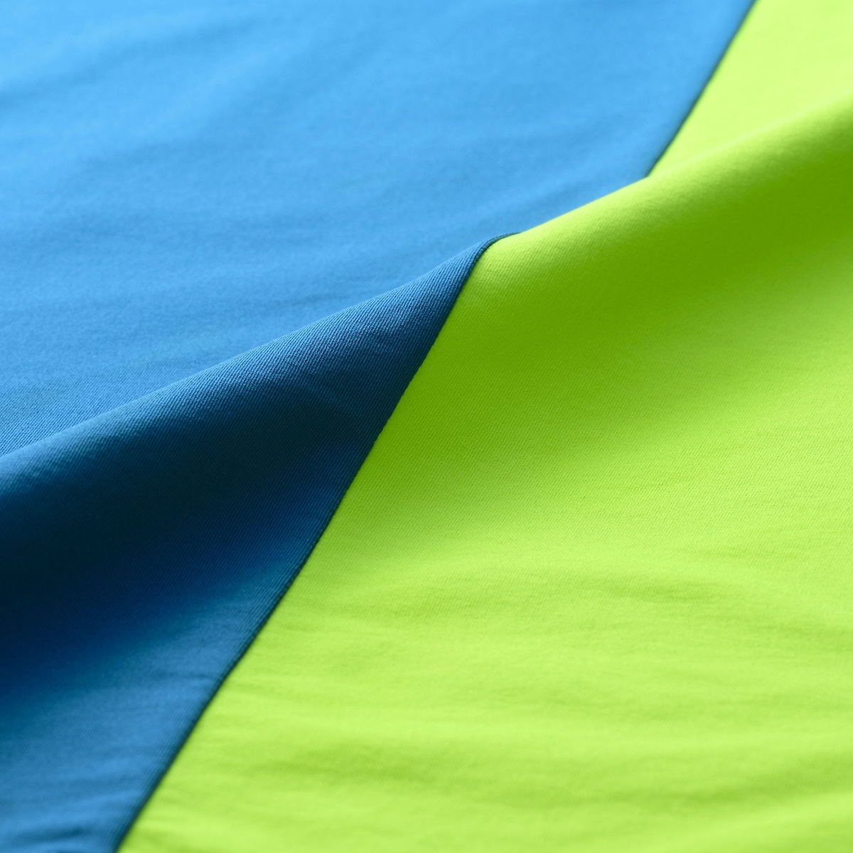 【THE THIRD by UMBRO】フィールテックプラクティスシャツ