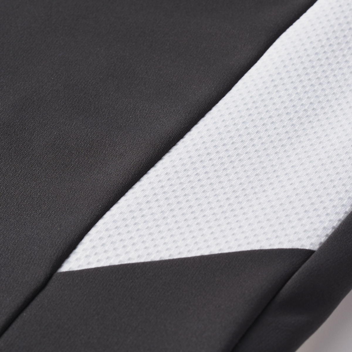 【THE THIRD by UMBRO】ウォームアップロングパンツ