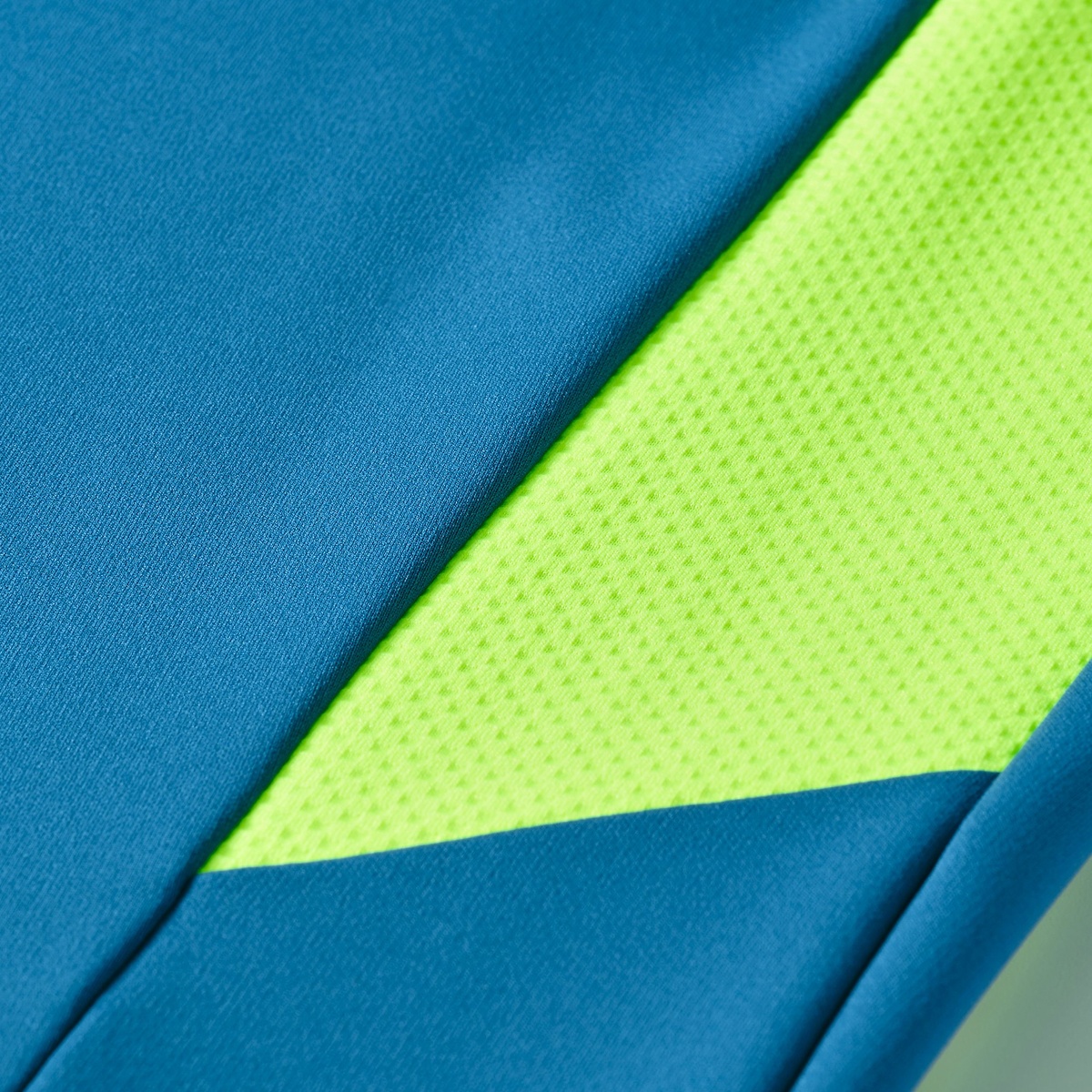 【THE THIRD by UMBRO】ウォームアップロングパンツ