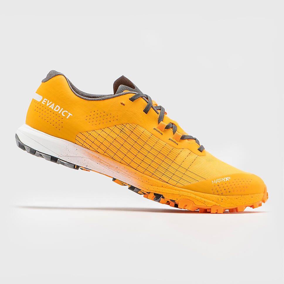 トレイルシューズ