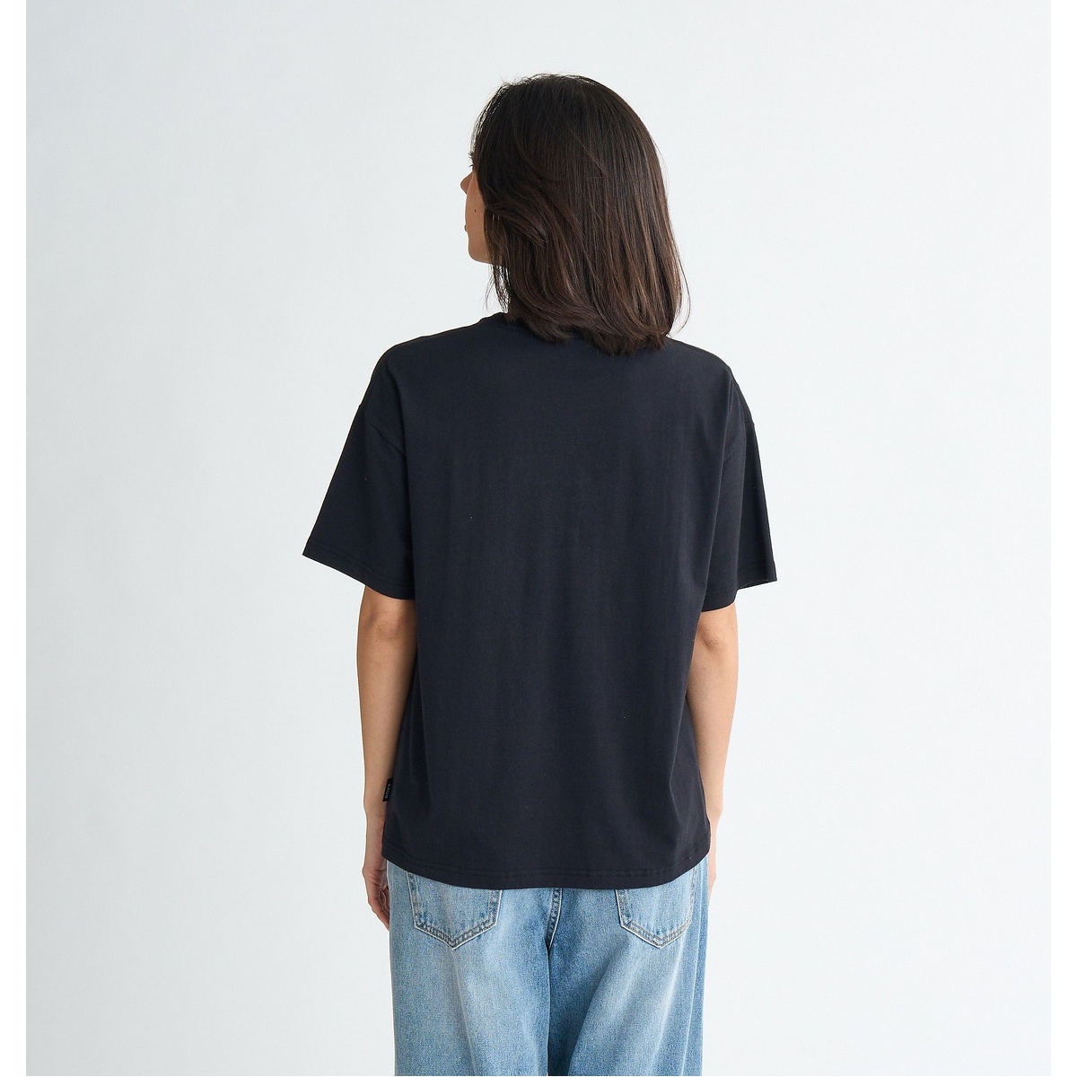 COLORFUL EMBROIDERY TEE