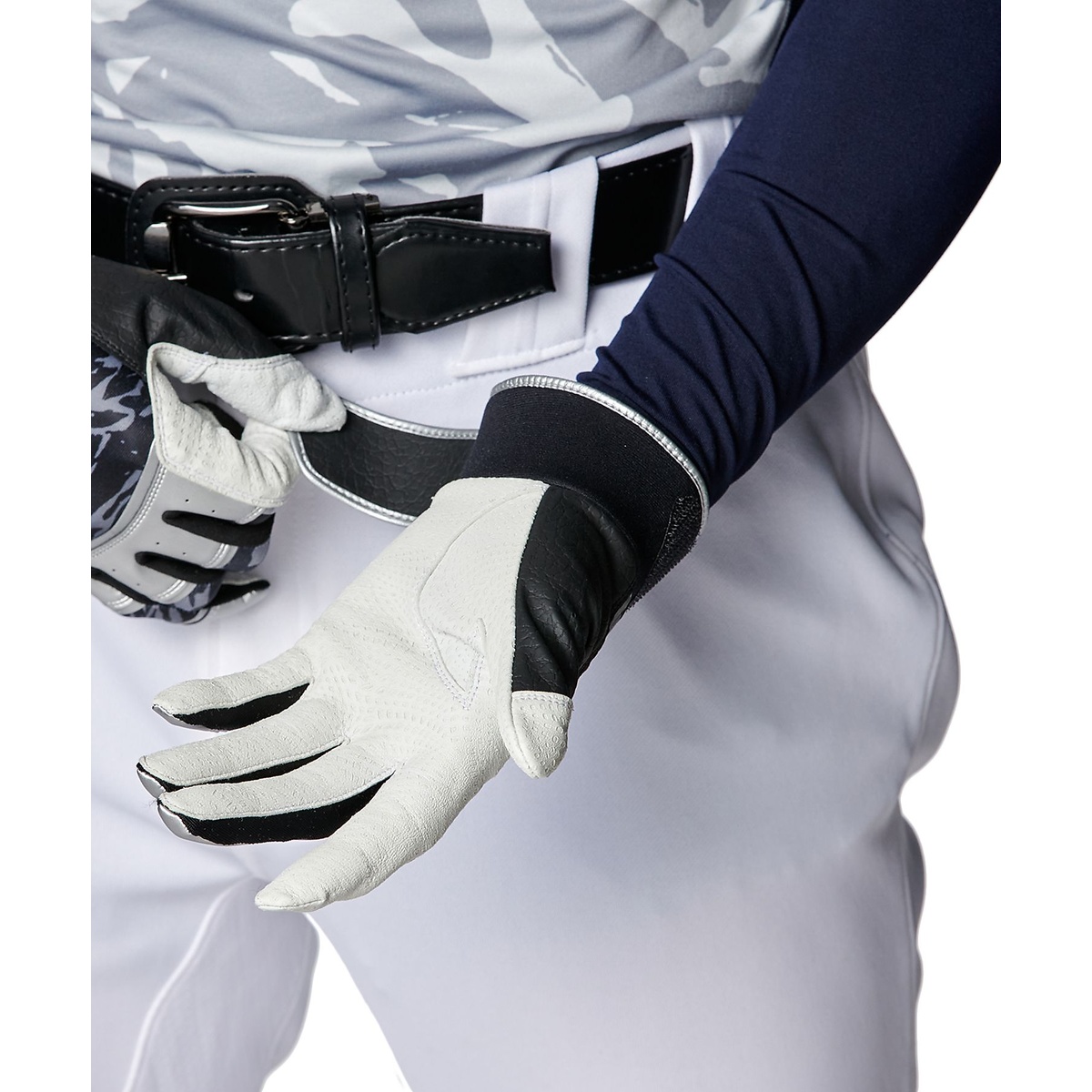 UA UNDENIABLE BATTING GLOVES