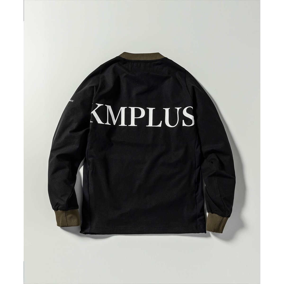 VENTILATED V-NECK LONG SLEEVES