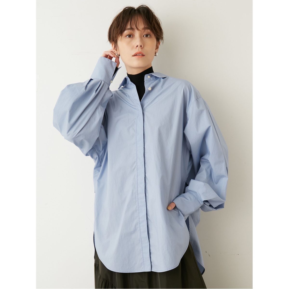 ボリュームスリーブタックブラウス