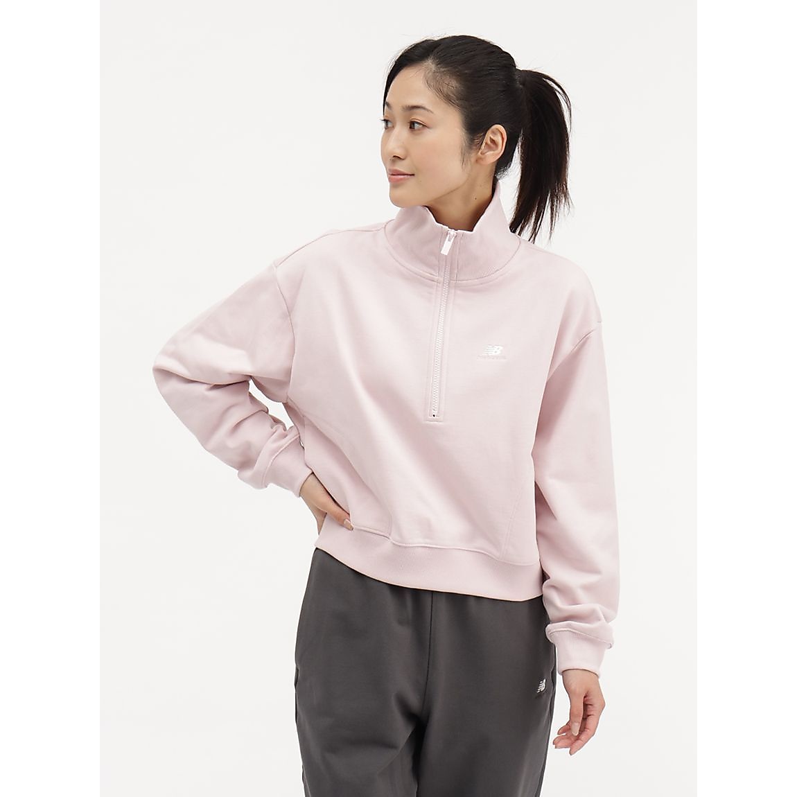 NB ATHLETICS ハーフジップ　モックネックスウェットシャツ