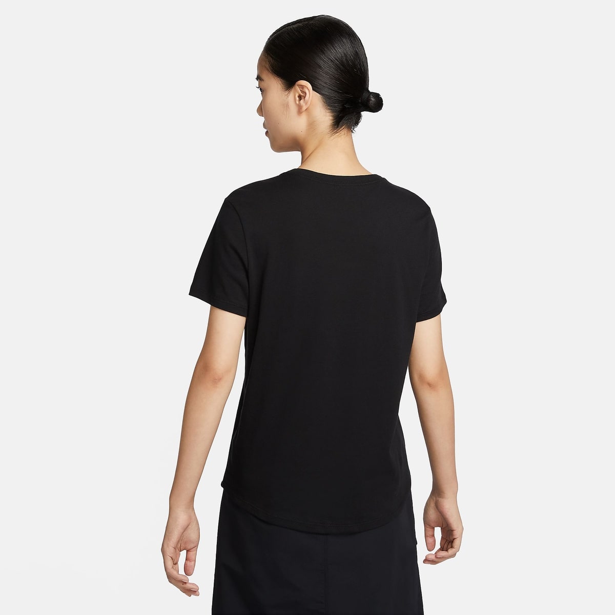 ナイキ ウィメンズ NSW クラブ S/S Tシャツ