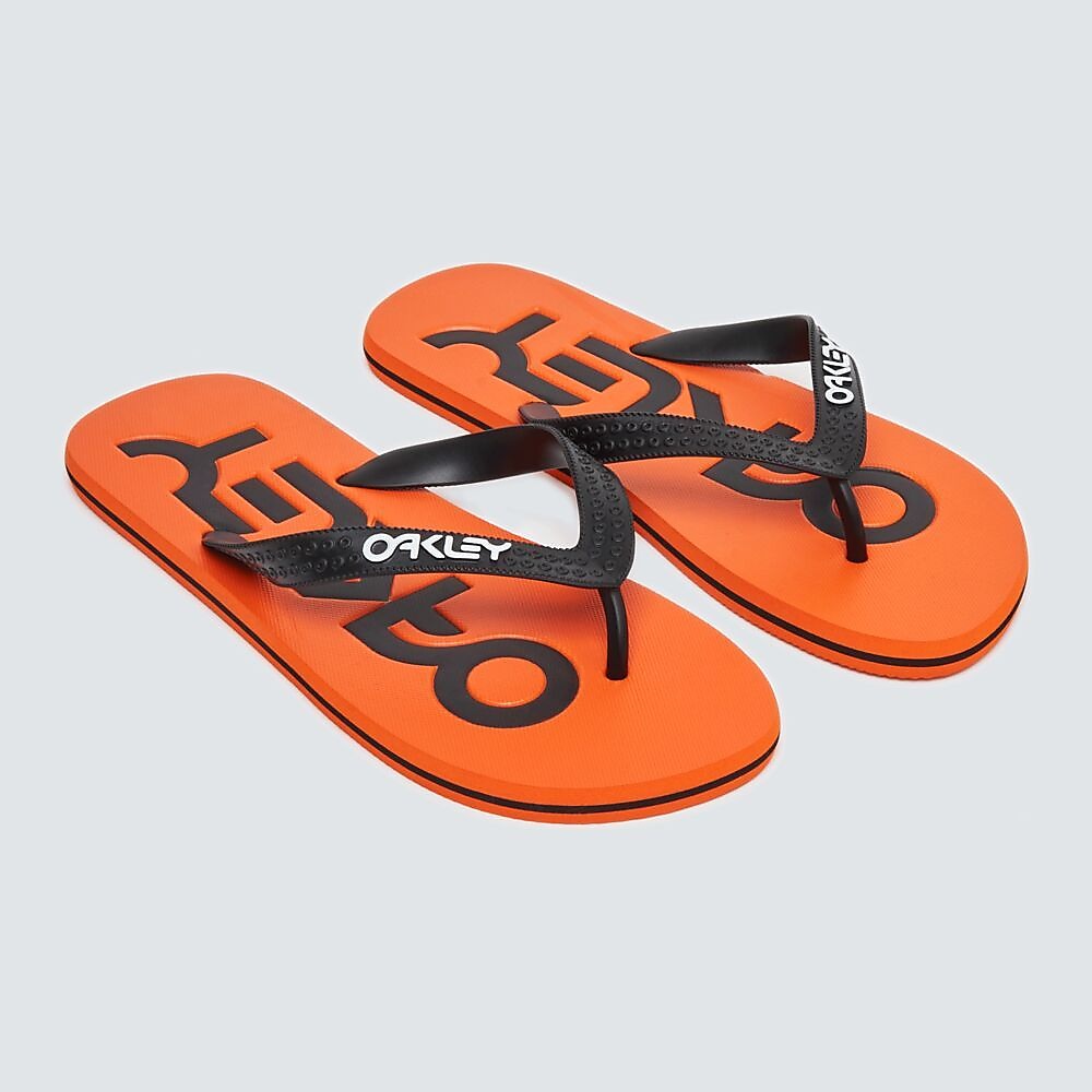 COLLEGE FLIP FLOP