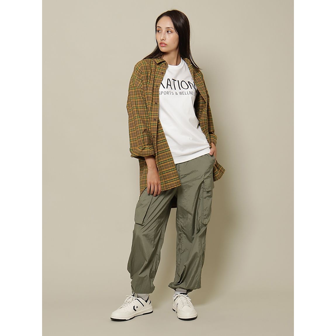 ブランドロゴプリント レギュラーフィットTシャツ