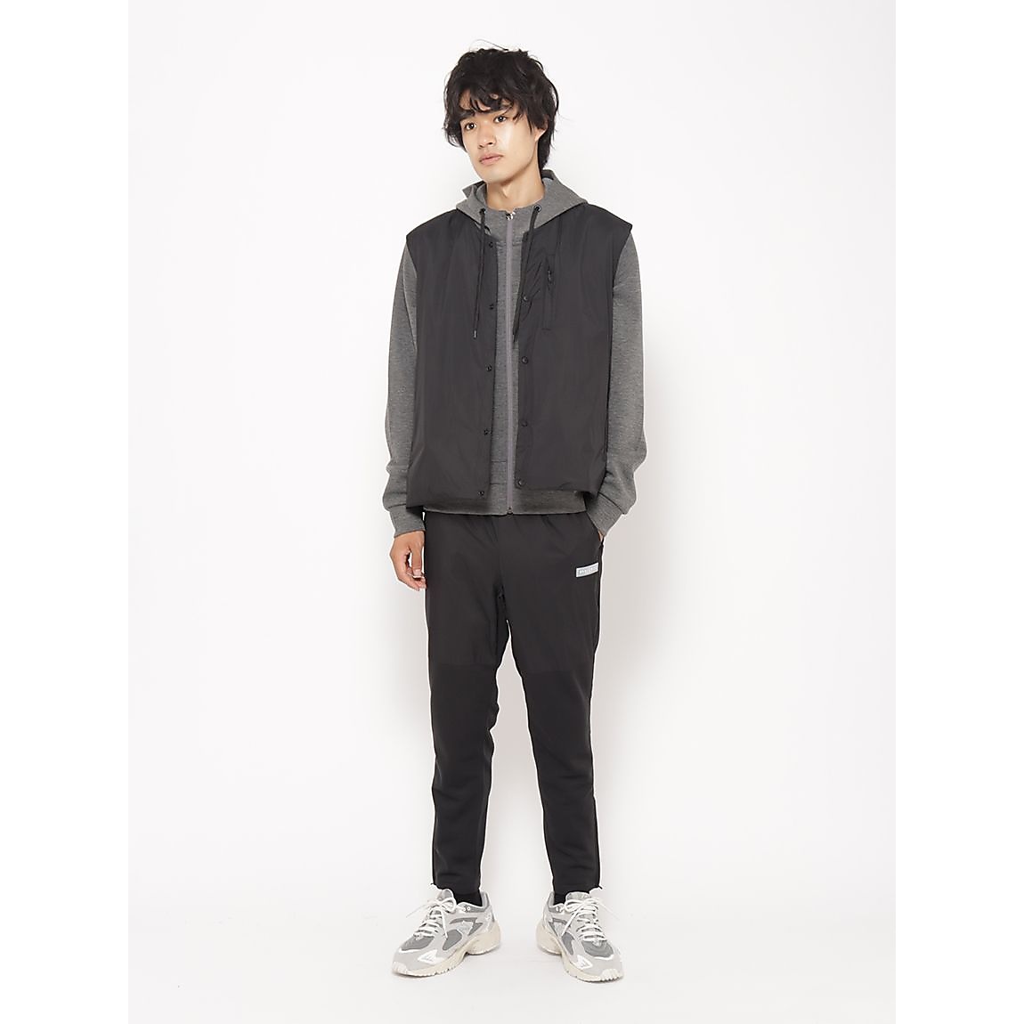 トリニティエアリー ノーカラーベストMENS