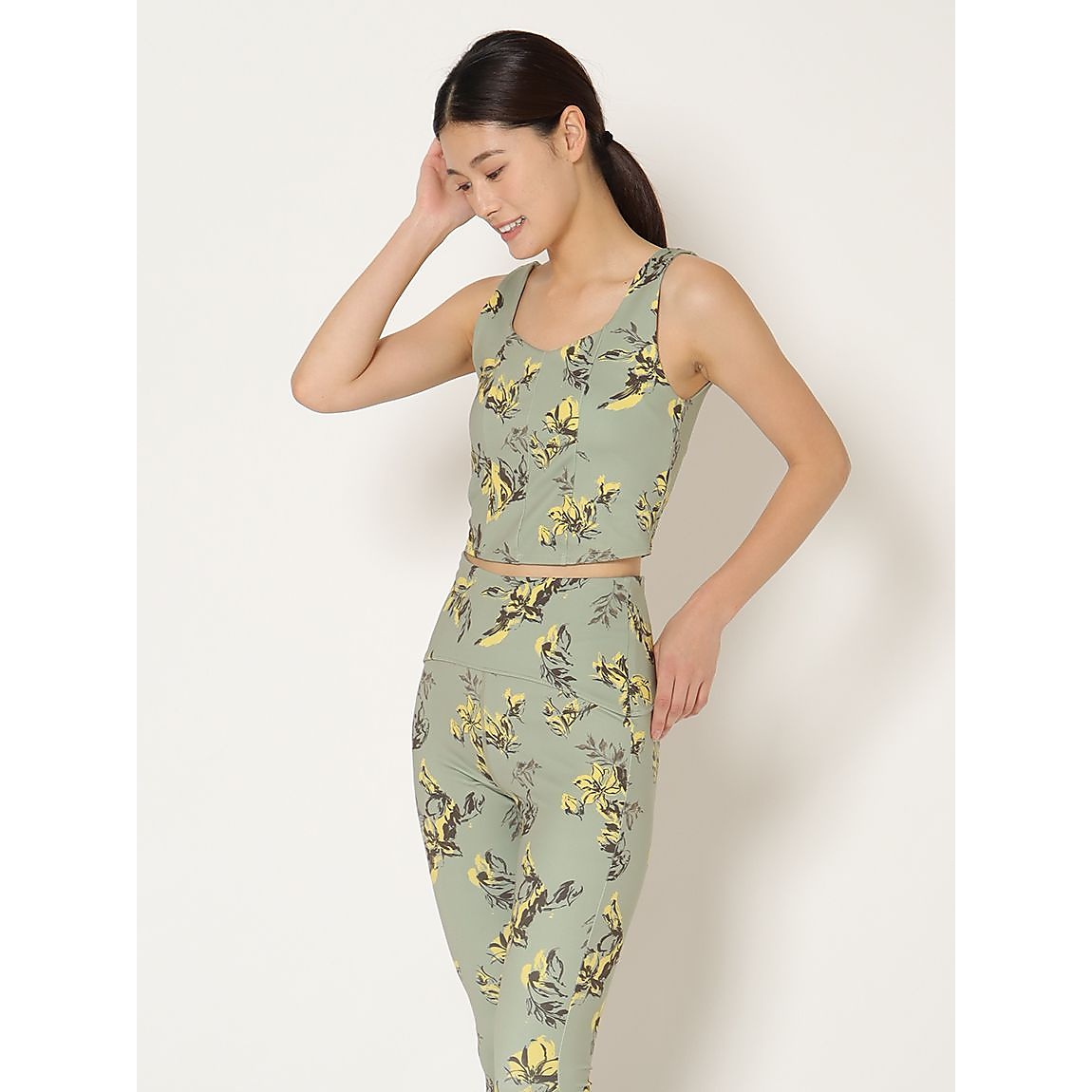 オリジナルフラワー柄トップス