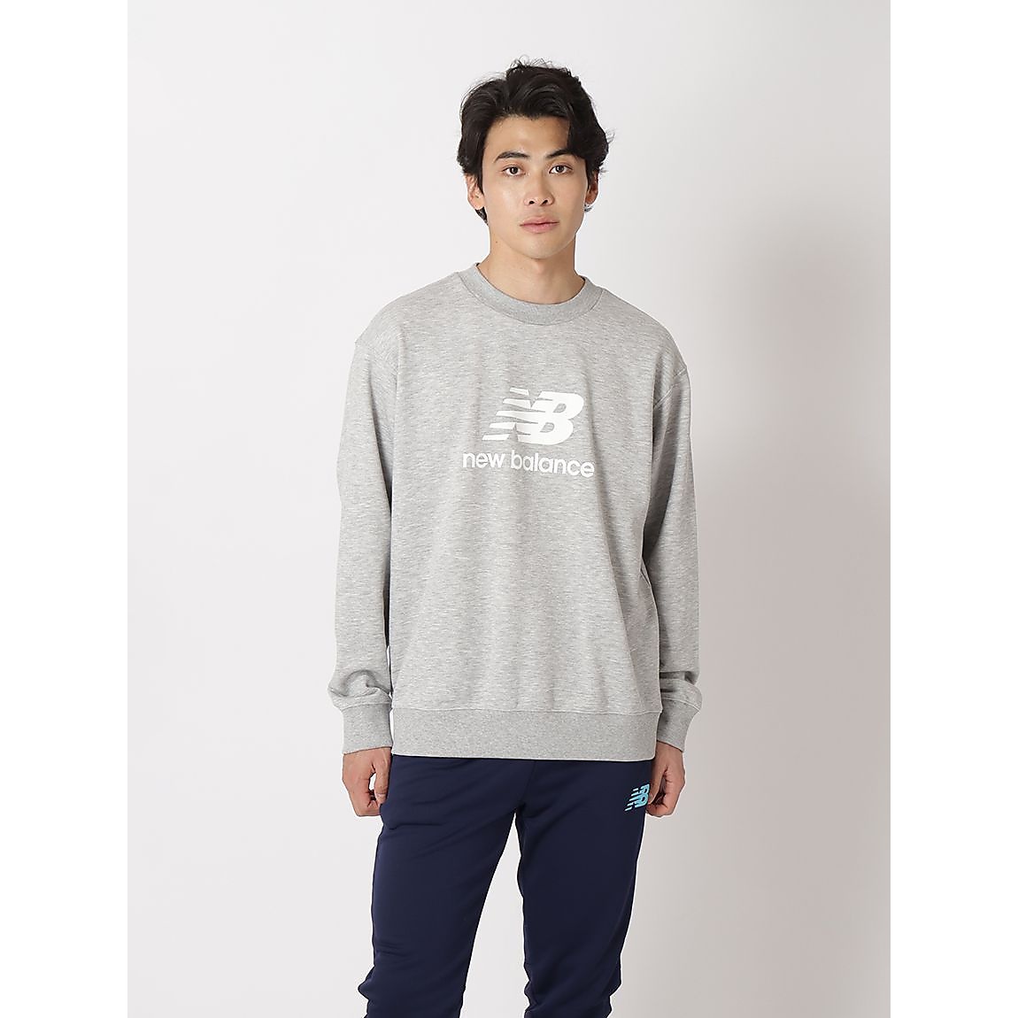 Sport Essentials Stacked Logo スウェットクルー
