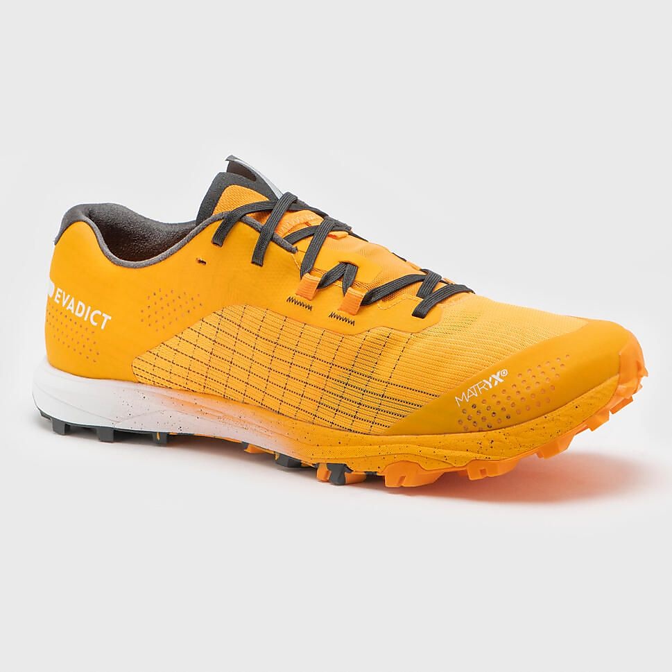 トレイルシューズ