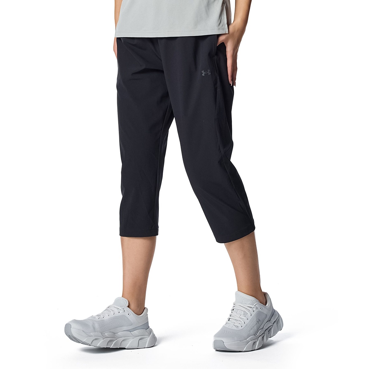 UA RIVAL WOVEN CAPRI PANTS