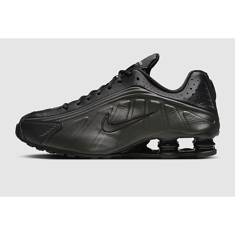 ナイキ ショックス R4