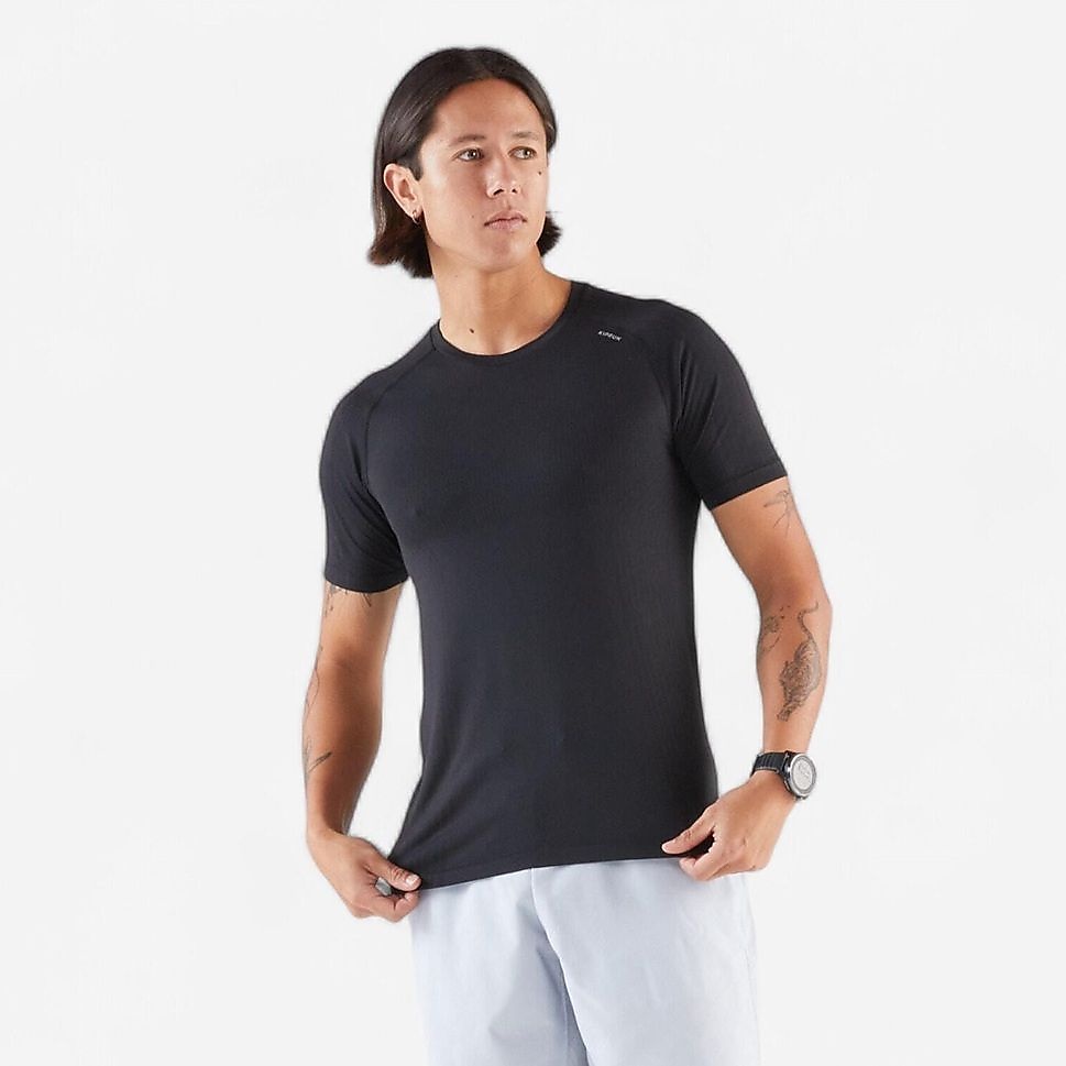 KIPRUNメンズ ランニング 500 COMFORT タイトフィットTシャツ　BLK