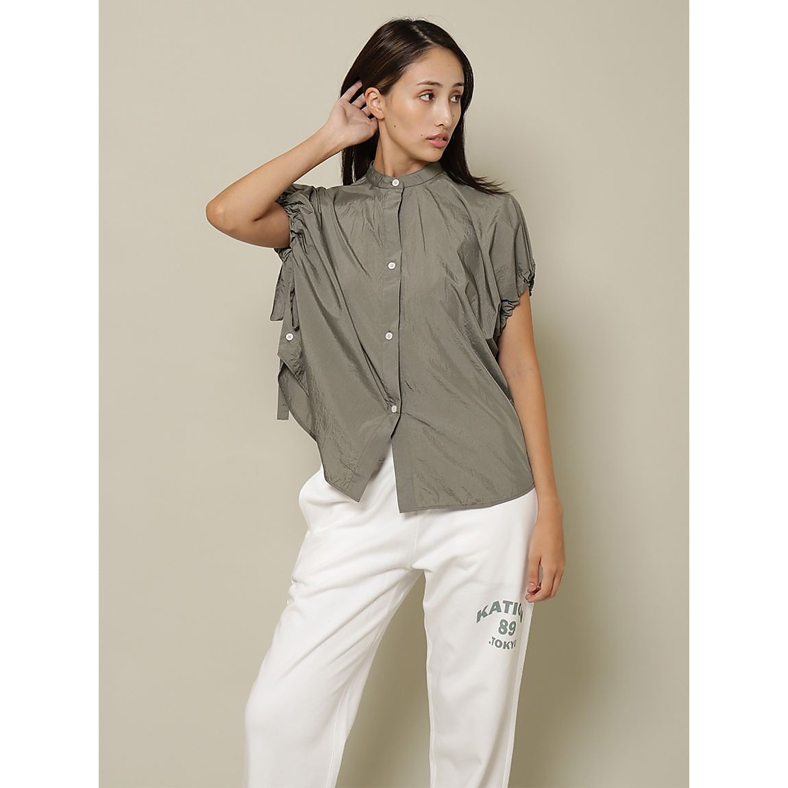 ストーンナイロン ギャザーブラウス