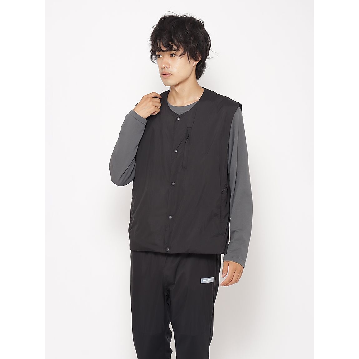 トリニティエアリー ノーカラーベストMENS