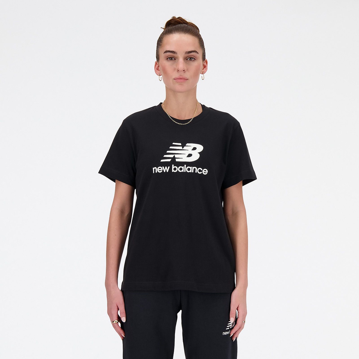 Sport Essentials Stacked Logo ショートスリーブTシャツ