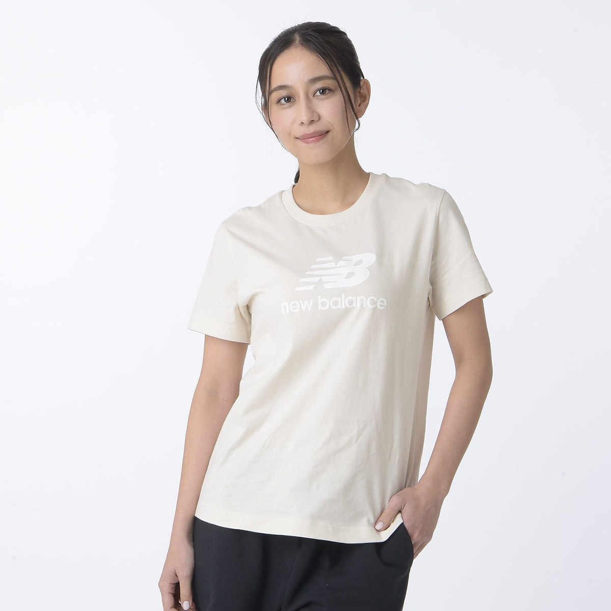 Sport Essentials Stacked Logo ショートスリーブTシャツ