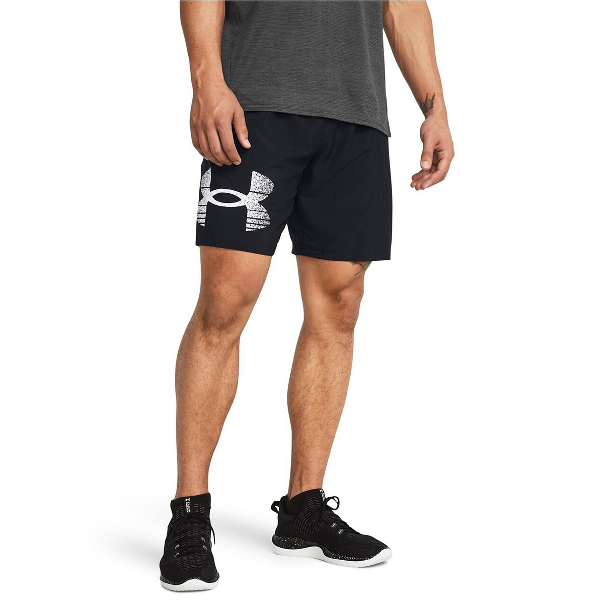 UA Woven Graphic Short