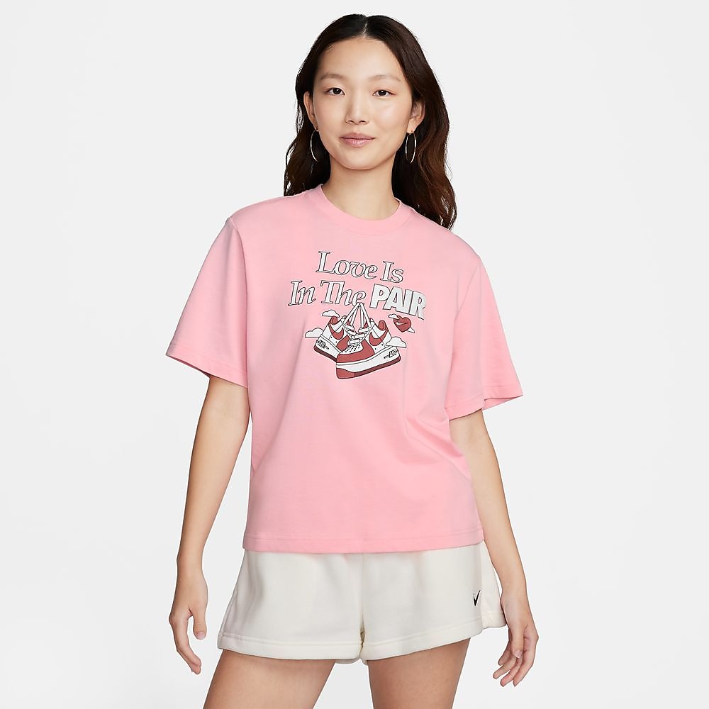 ナイキ ウィメンズ NSW OC 1 ボクシー VDAY S/S Tシャツ