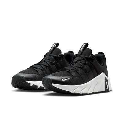 BLACK/WHITE