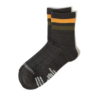 チャコールグレー