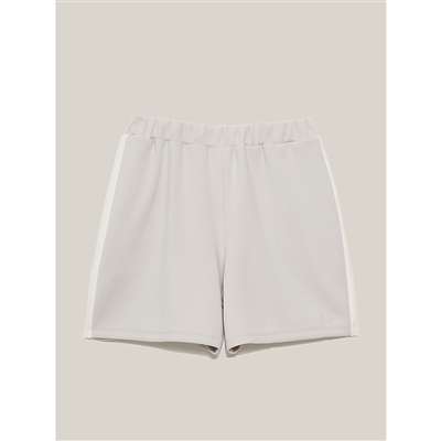 ライトベージュ