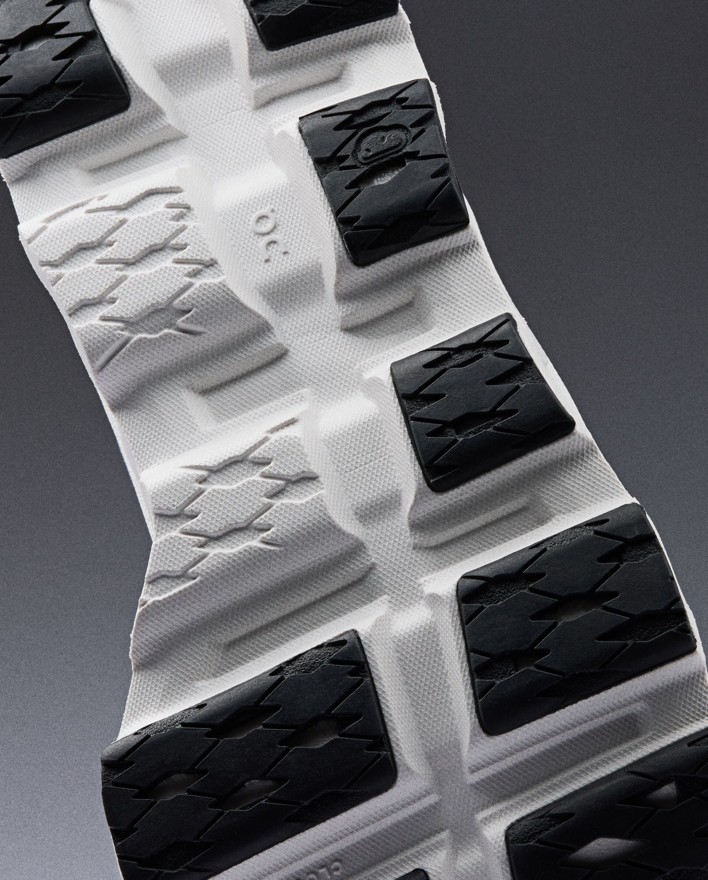 ${itemInfo.basicItemCode}cloudmonster_3_2画像