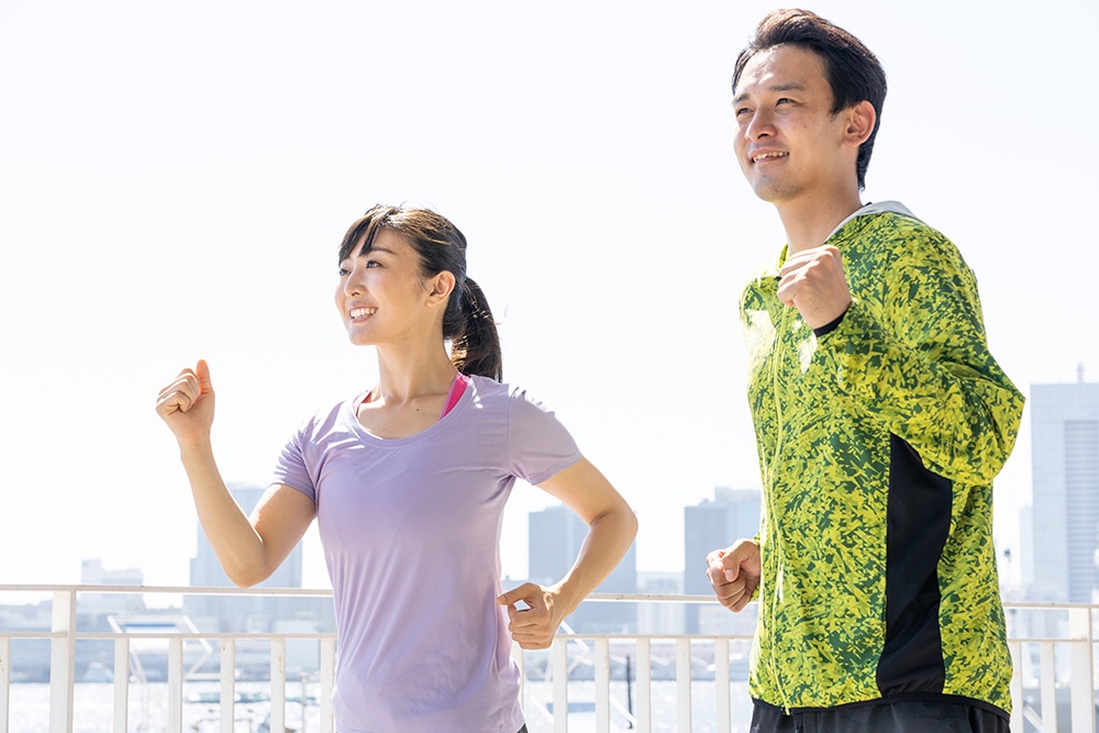 【メンズ・レディース】季節別おすすめランニングウェア｜おしゃれアイテムもご紹介