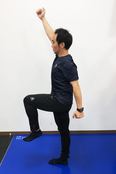 ウォーキングの正しいやり方 効果を高めるポイントをプロが解説- メガ